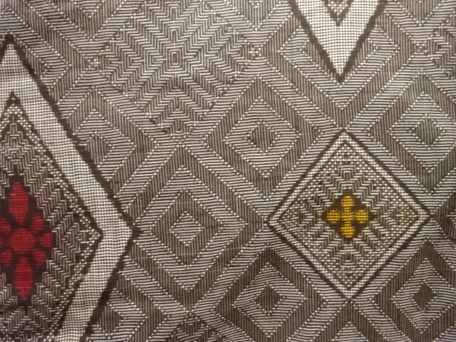  アンティーク　菱華紋織り出し本場泥大島紬着物(龍郷)